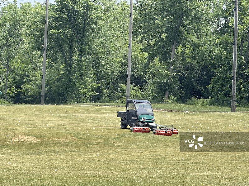 高尔夫球捡球车图片素材