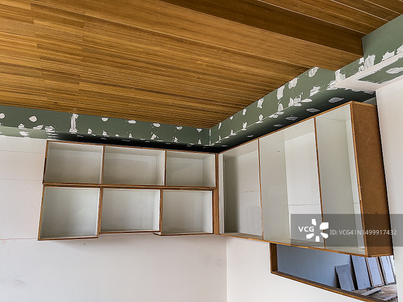 未完成的木框架图片素材