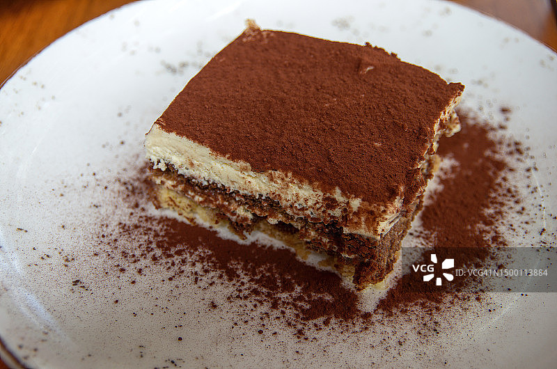 盘中的提拉米苏图片素材