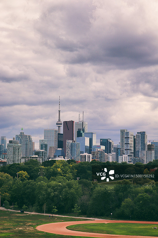 多伦多附近公园的酝酿风暴图片素材