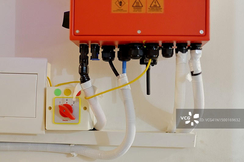 太阳能混合逆变器的底部特写图片素材