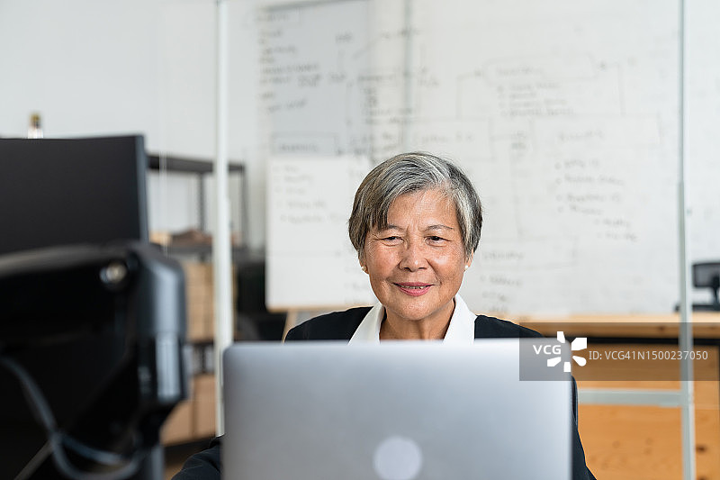 她的努力是她成功的原因。图片素材