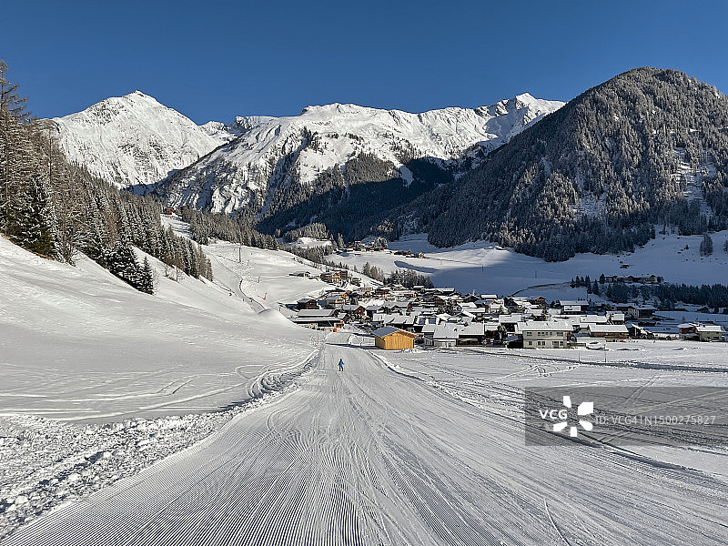 雪覆盖的小镇景色图片素材