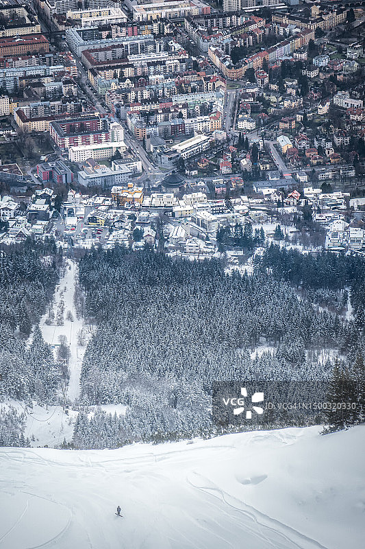 奥地利因斯布鲁克的多个层次 - 从哈费莱卡（因斯布鲁克顶部）冬季视角拍摄图片素材