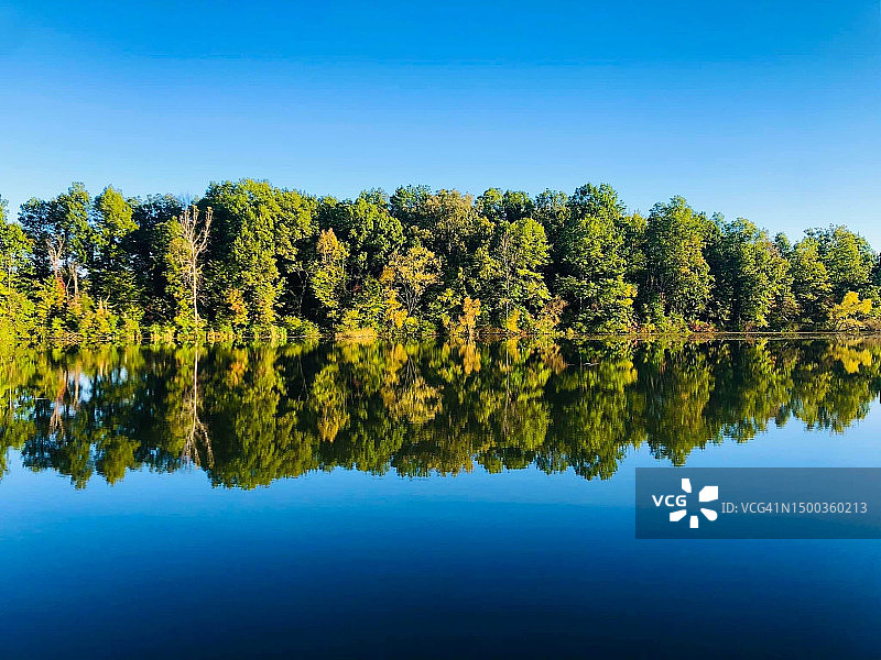 美国俄亥俄州伊利里亚的湖泊风光图片素材
