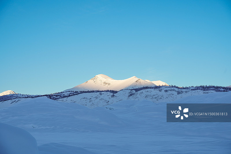 美国阿拉斯加州安克雷奇雪山风光图片素材