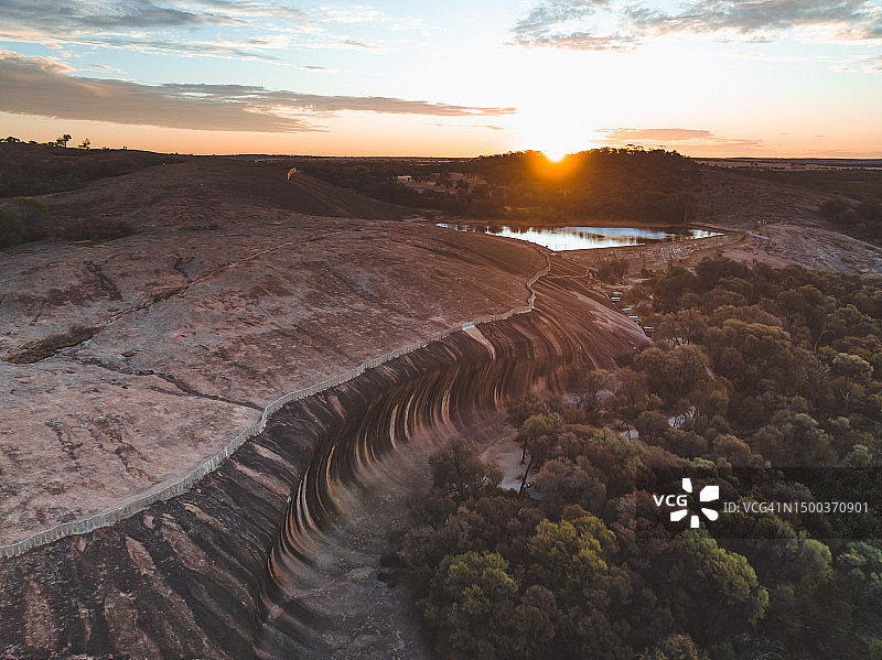 西澳大利亚海登波浪岩日落航拍影像图片素材