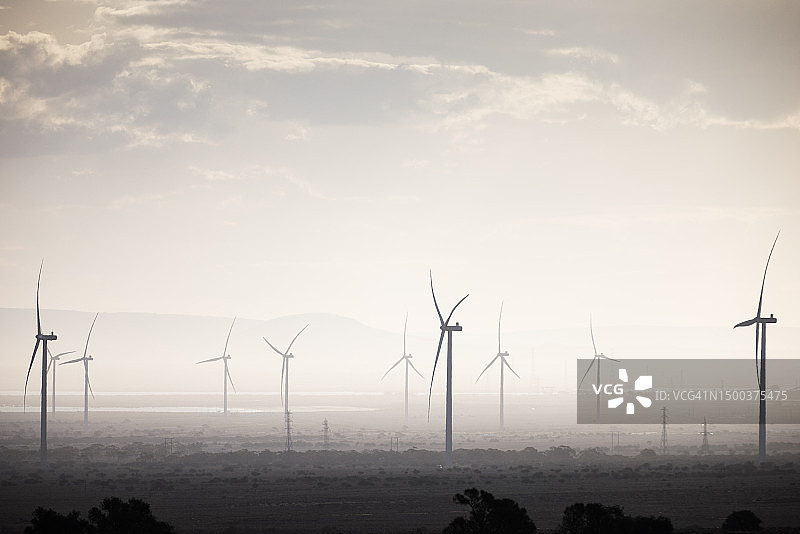 南澳大利亚奥古斯塔港的乡村风力发电场图片素材