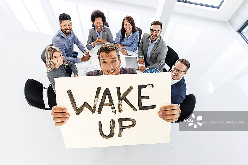 世界该醒醒了！图片素材