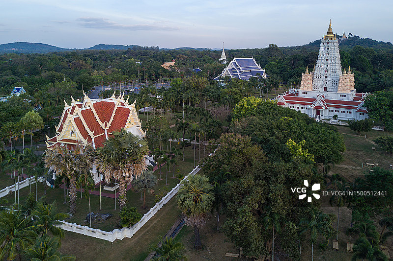 芭堤雅市的Yannasang Wararam佛教寺庙图片素材