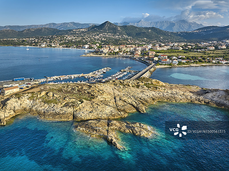 法国科西嘉岛利勒鲁斯村海岸线图片素材