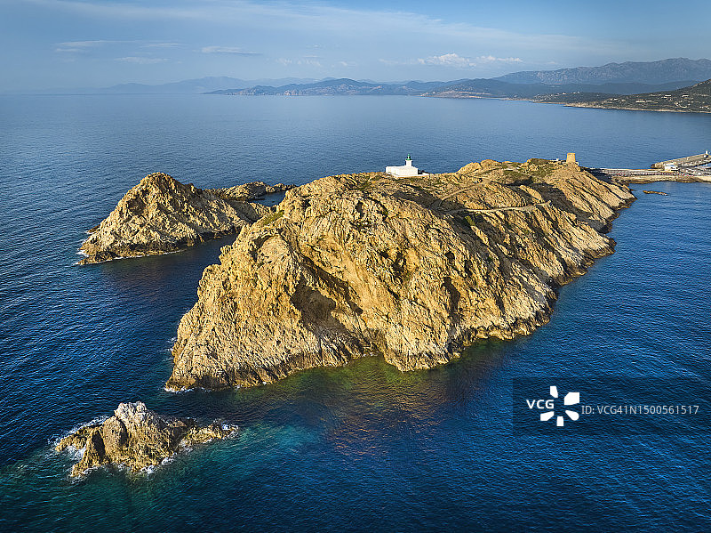 法国科西嘉岛利勒鲁斯村海岸线图片素材