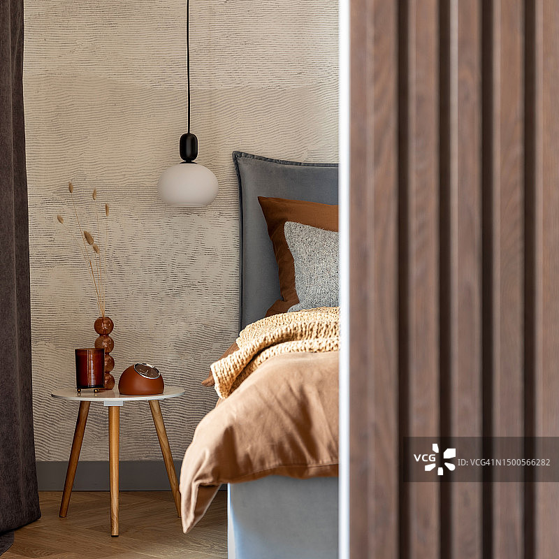 现代卧室内部时尚构图样机图片素材