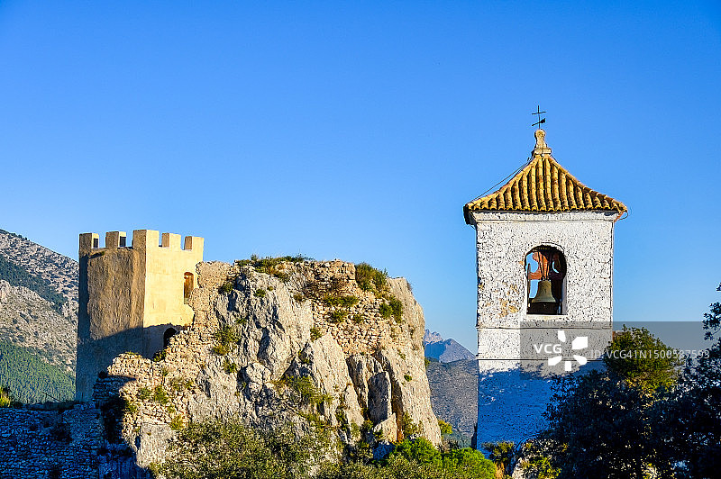 中世纪堡垒和钟楼图片素材