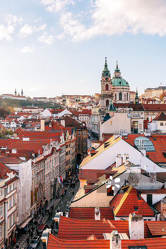 捷克布拉格小城区和内鲁多瓦街高角度景观图片素材
