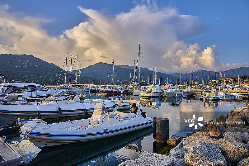 法国科西嘉岛普罗普里亚诺老城码头图片素材