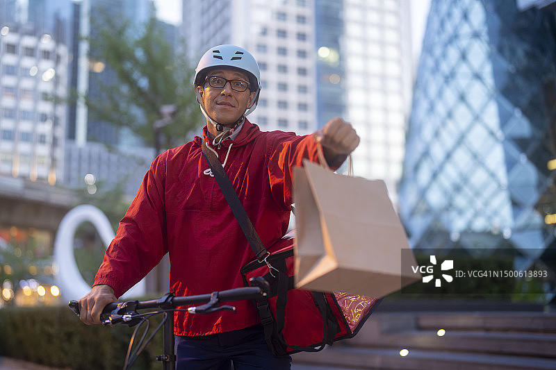 快递员送餐图片素材