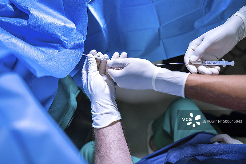 特写：胚胎移植（体外受精）图片素材