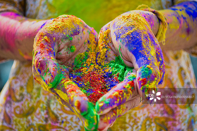 色彩鲜艳的印度尼西亚的手图片素材