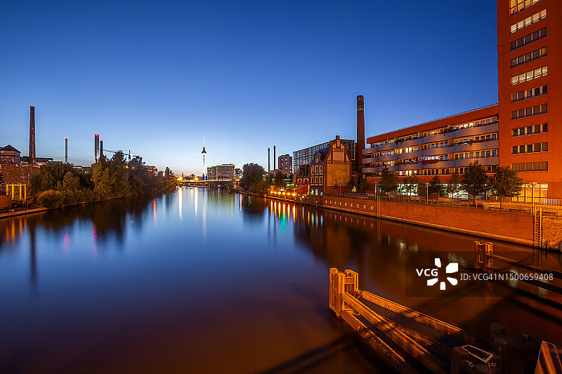 蓝色时刻的柏林天际线（德国）图片素材