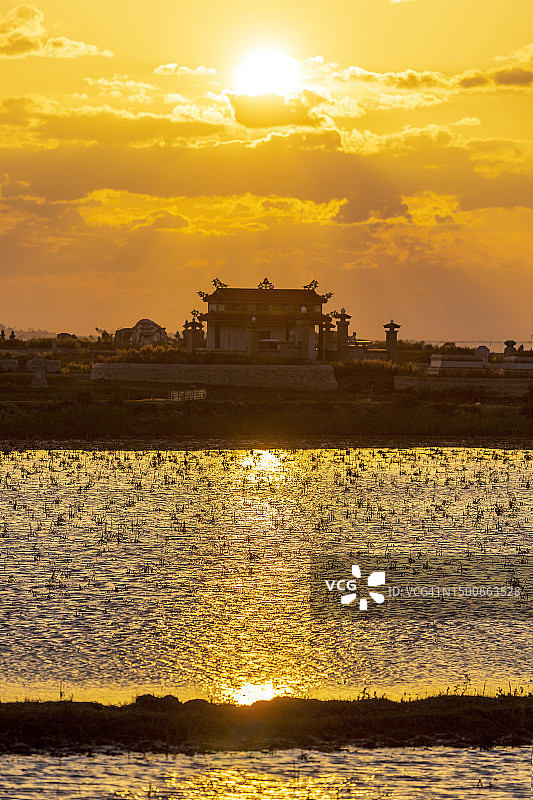 越南承天顺化省香江日落图片素材