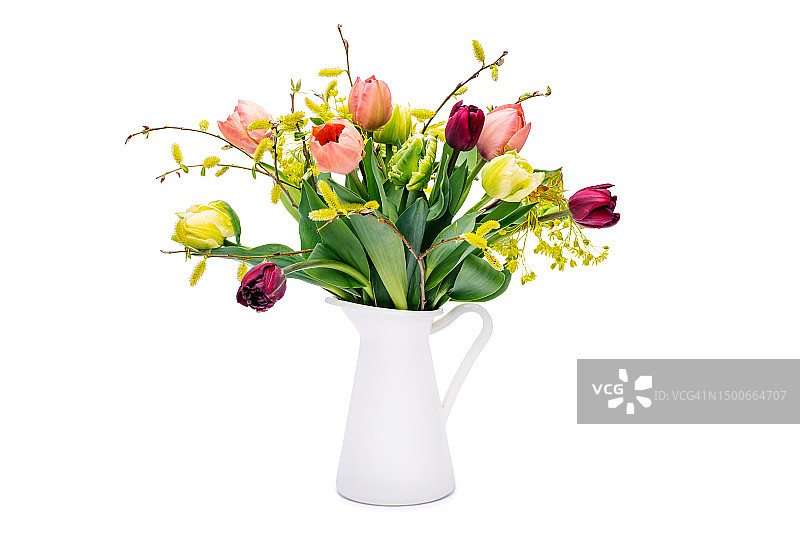 白色背景上优雅的混合郁金香春季花束图片素材