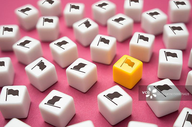 粉色背景上的玩具积木特写，乌克兰图片素材