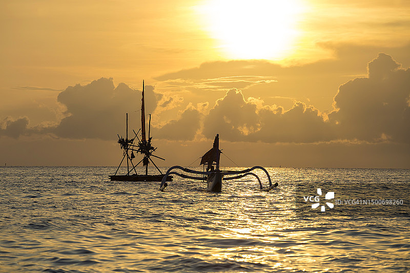 巴厘岛传统渔船图片素材