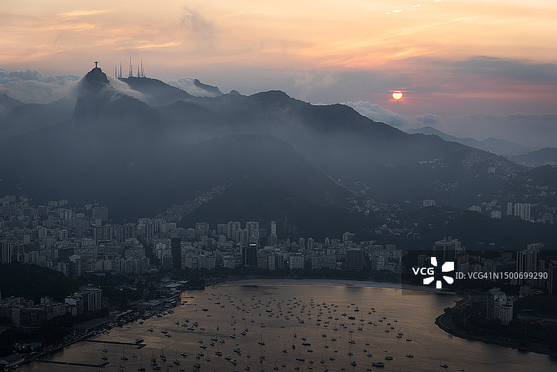 从面包山看到的日落美景图片素材