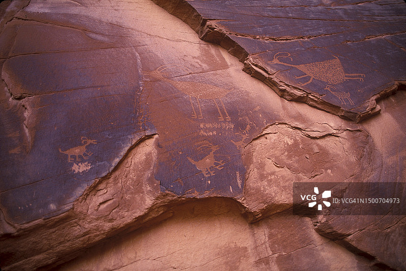 石墙上的原始艺术图片素材