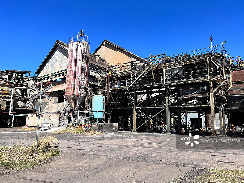 废弃的旧工厂建筑外观图片素材