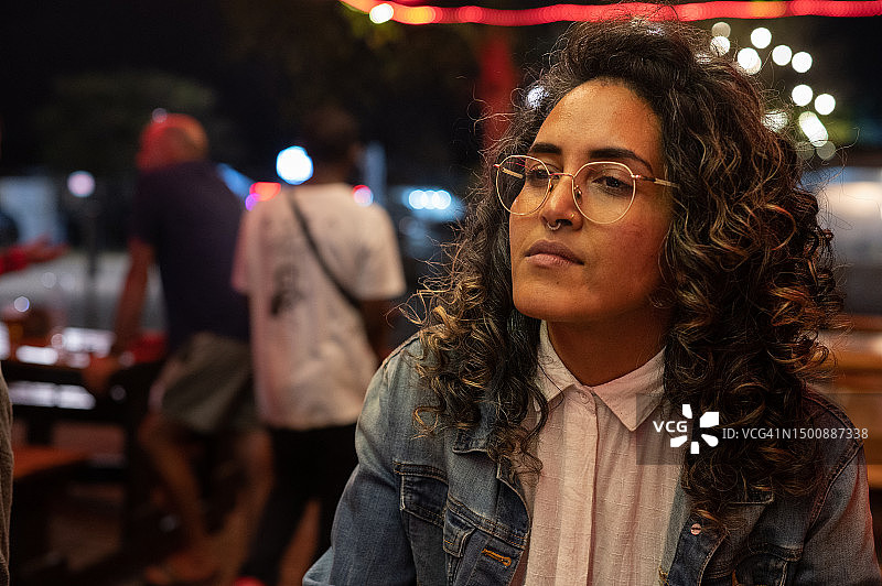 沉思的女性特写肖像，南非图片素材