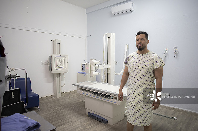 在X光室的男人图片素材