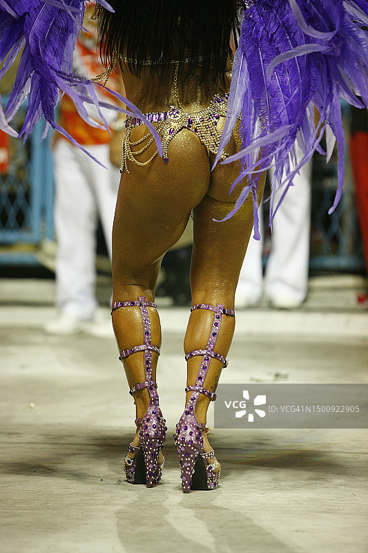 巴西里约热内卢桑巴大道上的狂欢节游行图片素材