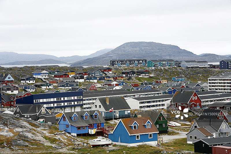 从格陵兰努克的科洛尼哈恩俯瞰房屋和弗雷尔瑟教堂（我们的救主教堂）图片素材