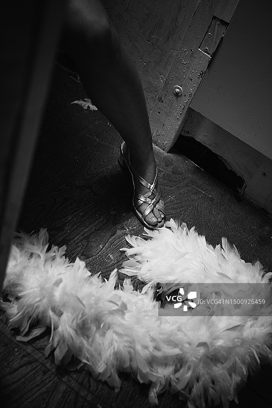 白色羽毛围巾图片素材