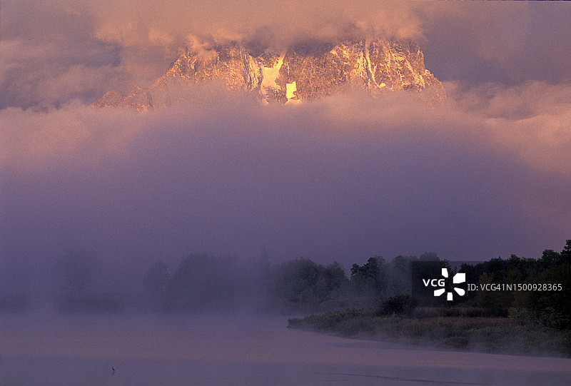 怀俄明州大提顿国家公园莫兰山和牛轭弯的日落图片素材