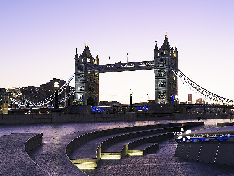 伦敦塔桥黎明景色图片素材