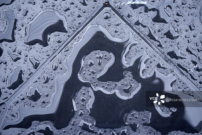 塑料上的水滴形状图片素材