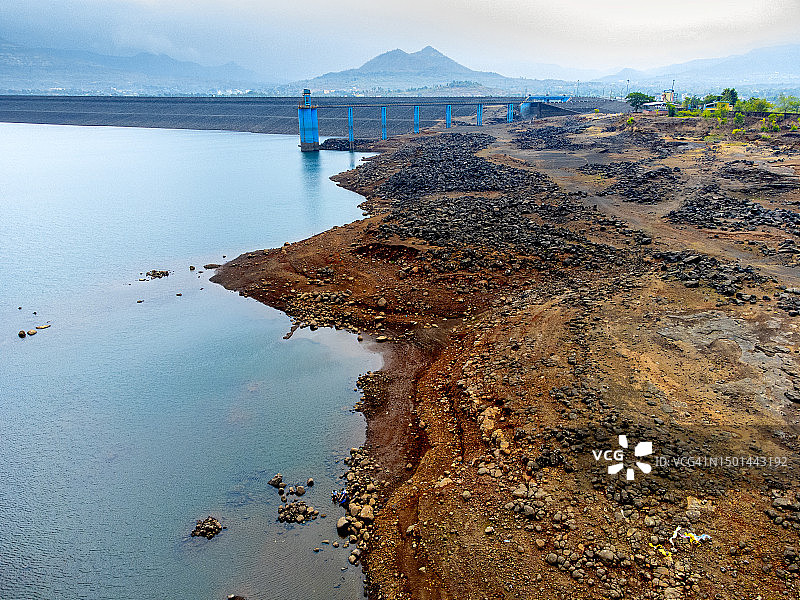新孟买莫尔贝大坝低水位航拍图片素材