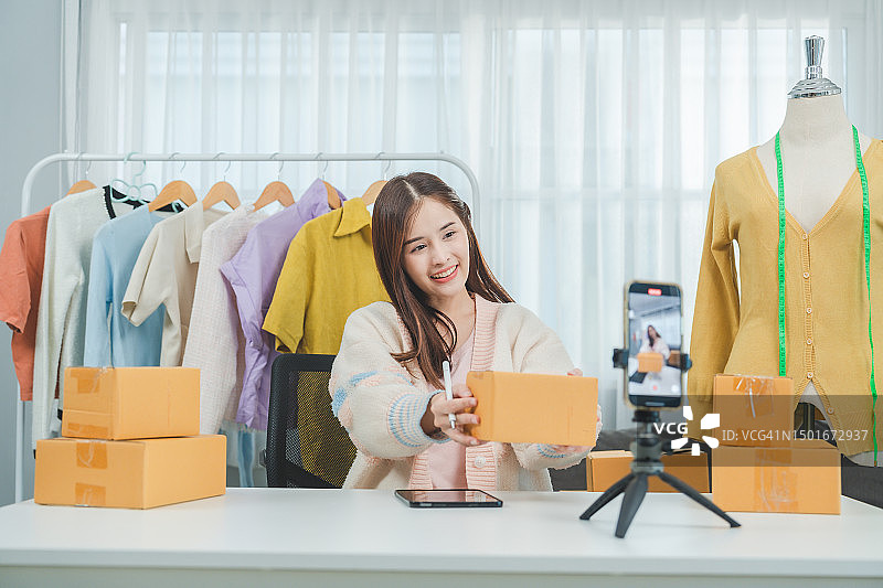 体验亚洲企业家引领的在线时尚零售魅力图片素材