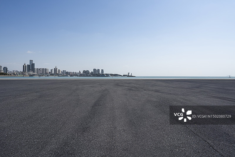 城市天际线，停车场图片素材