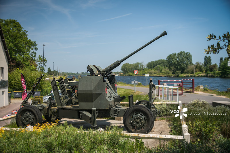 博福斯44毫米高射炮位于飞马桥西端，贡德雷咖啡馆对面图片素材