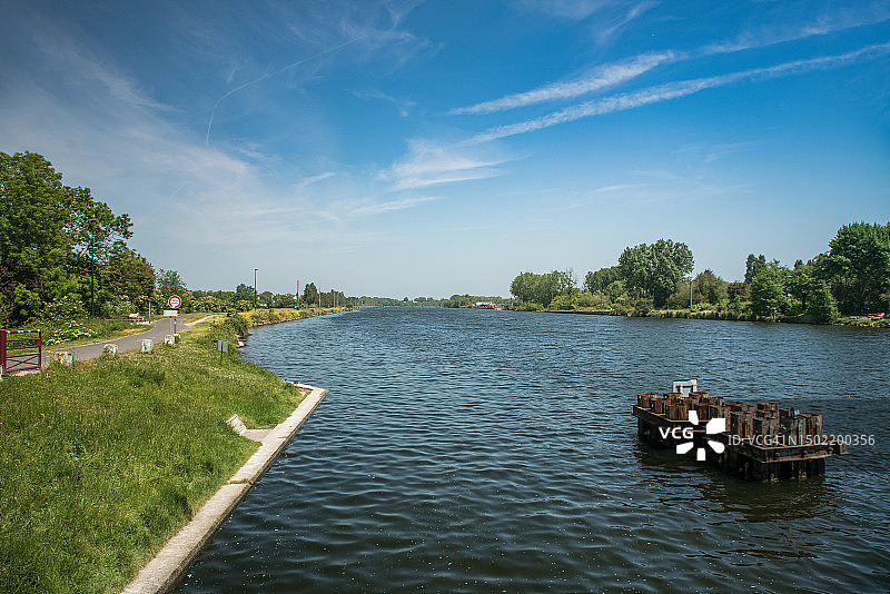 连接法国贝努维尔和朗维尔的飞马桥，诺曼底图片素材
