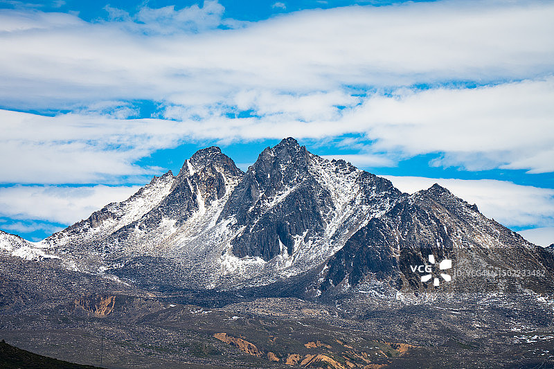 中国四川的壮丽雪山和山脉图片素材