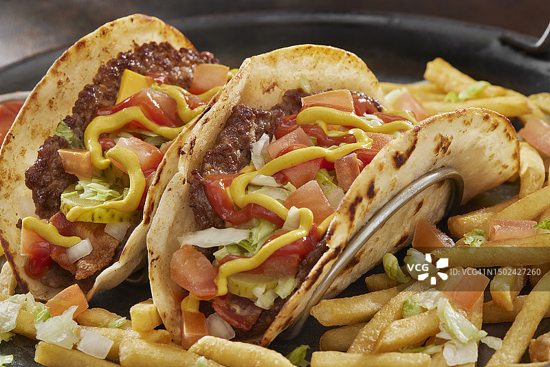 网红培根芝士汉堡塔可图片素材