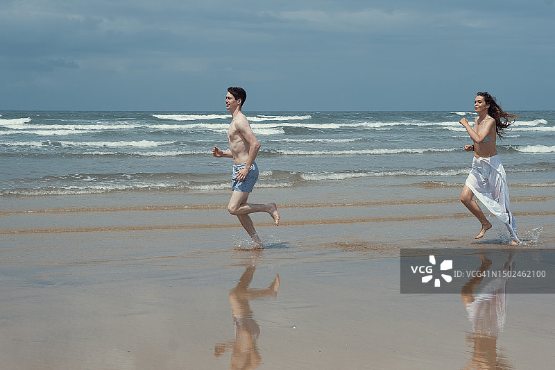 穿越沙滩图片素材