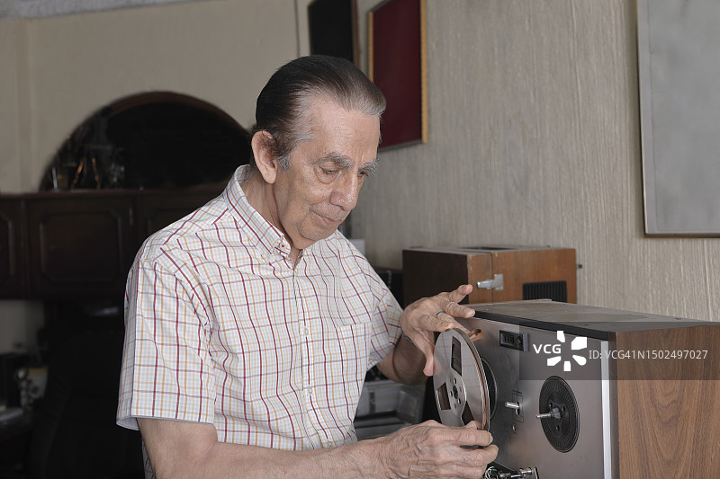 老人在家图片素材