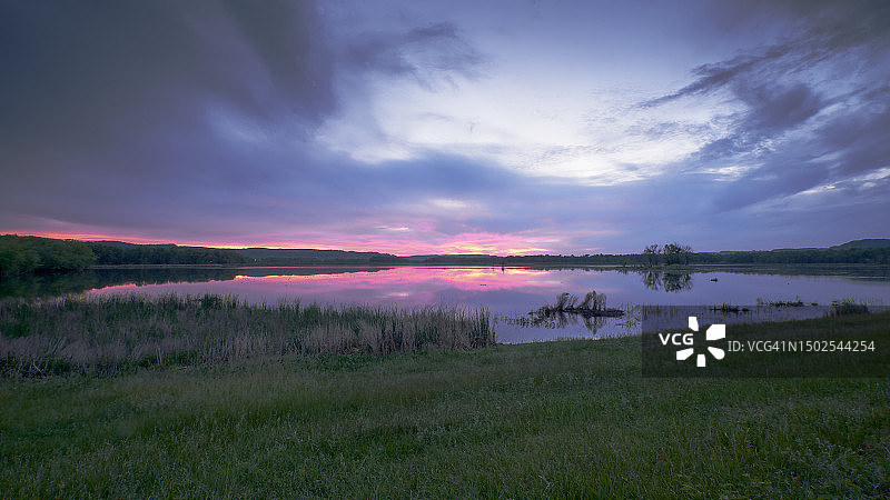 美国明尼苏达州威诺纳日落湖景图片素材