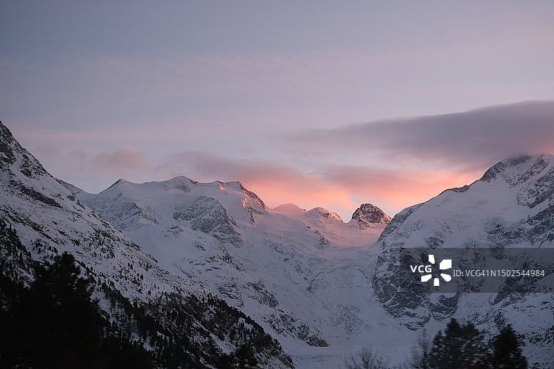 瑞士圣莫里茨日落雪山风光图片素材